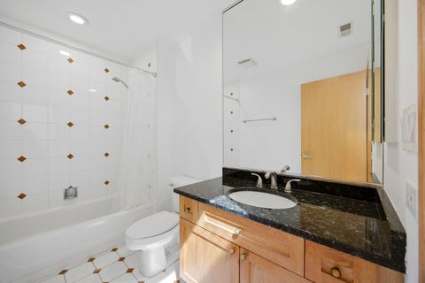 Tiny photo for 1433 S Prairie Avenue #H, Chicago, IL 60605 (MLS # 12764747)