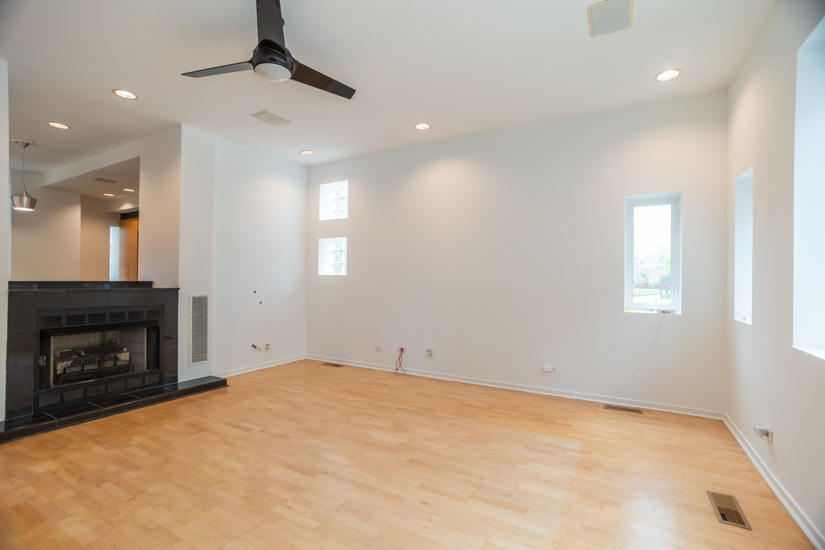 1207 E 44th Place