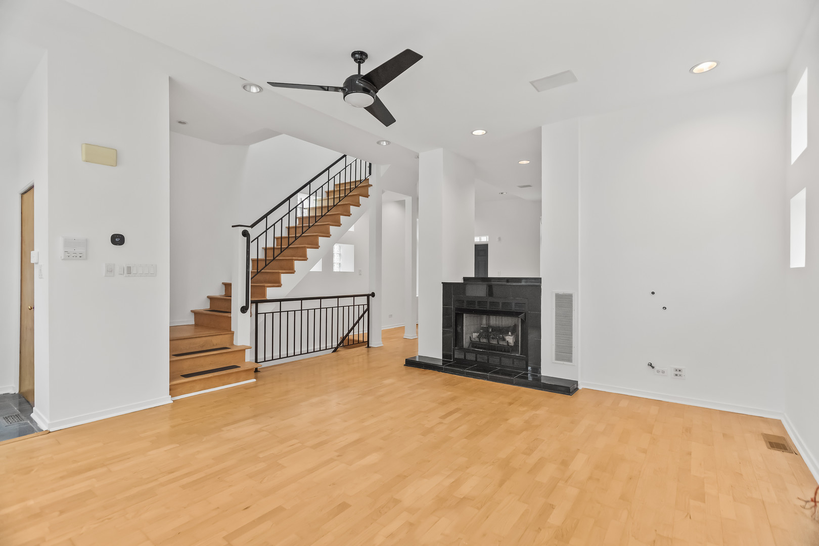 1207 E 44th Place