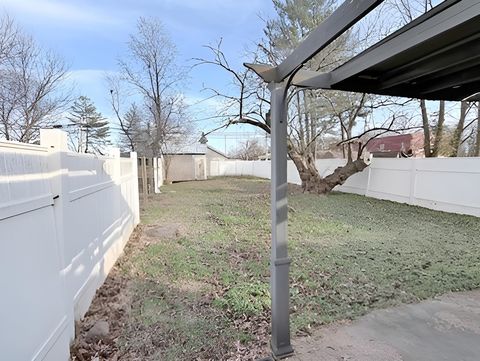 Tiny photo for 220 S 14TH Street, Murphysboro, IL 62966 (MLS # 100000105)