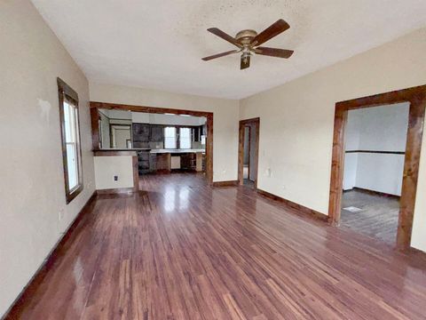Tiny photo for 220 S 14TH Street, Murphysboro, IL 62966 (MLS # 100000105)