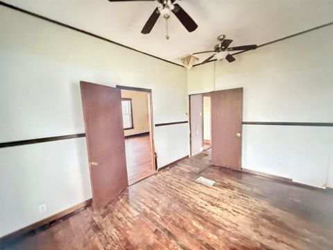 Tiny photo for 220 S 14TH Street, Murphysboro, IL 62966 (MLS # 100000105)