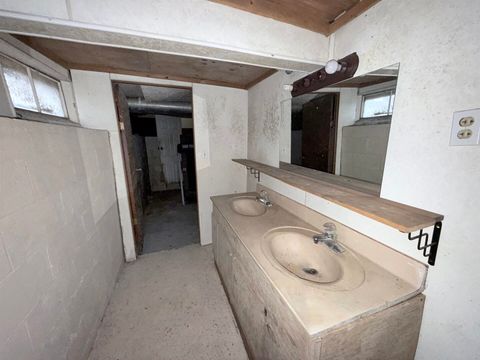 Tiny photo for 220 S 14TH Street, Murphysboro, IL 62966 (MLS # 100000105)