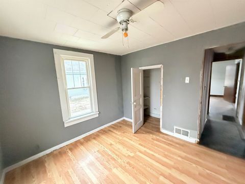 Tiny photo for 220 S 14TH Street, Murphysboro, IL 62966 (MLS # 100000105)