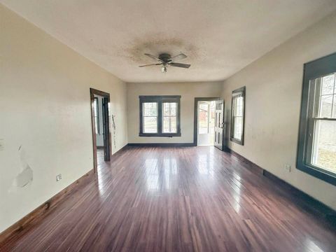 Tiny photo for 220 S 14TH Street, Murphysboro, IL 62966 (MLS # 100000105)