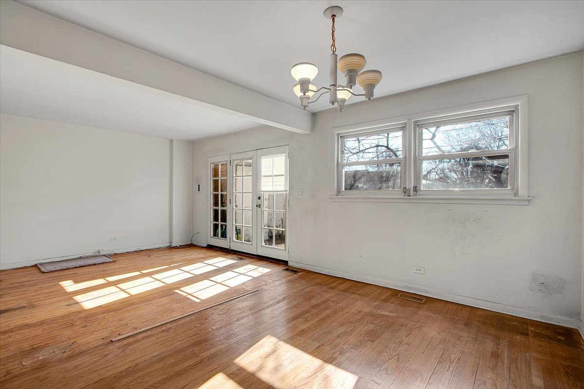 6735 N Lawndale Avenue