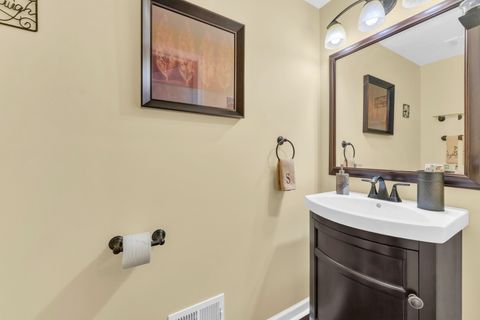 Tiny photo for 414 Bay Tree Circle, Vernon Hills, IL 60061 (MLS # 12554679)