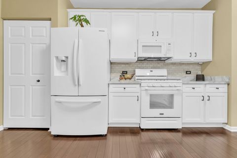 Tiny photo for 414 Bay Tree Circle, Vernon Hills, IL 60061 (MLS # 12554679)