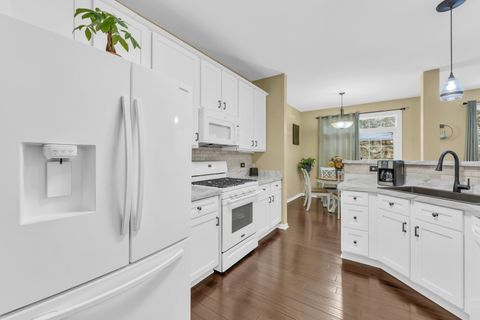 Tiny photo for 414 Bay Tree Circle, Vernon Hills, IL 60061 (MLS # 12554679)