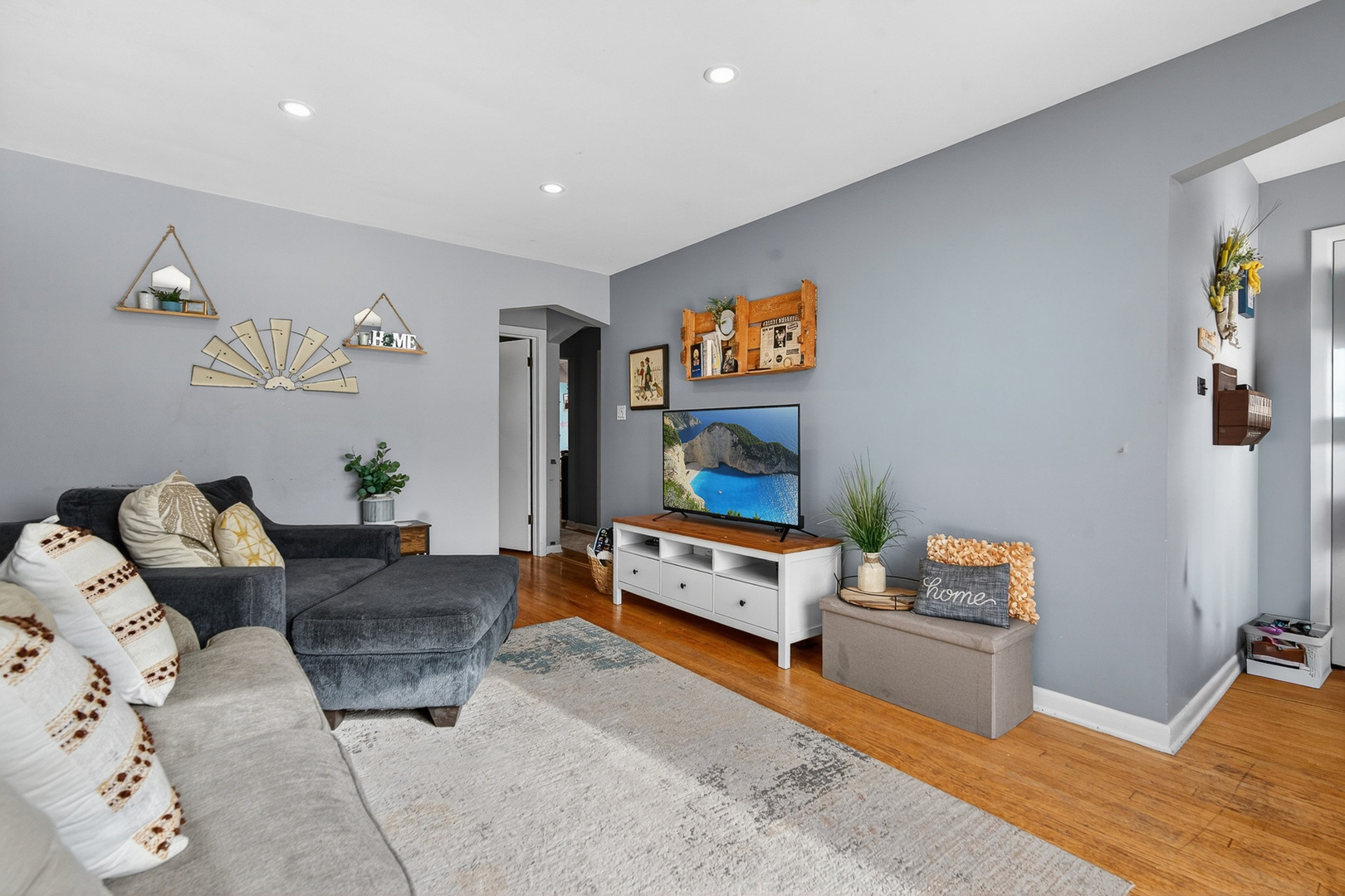 323 E Butterfield Road