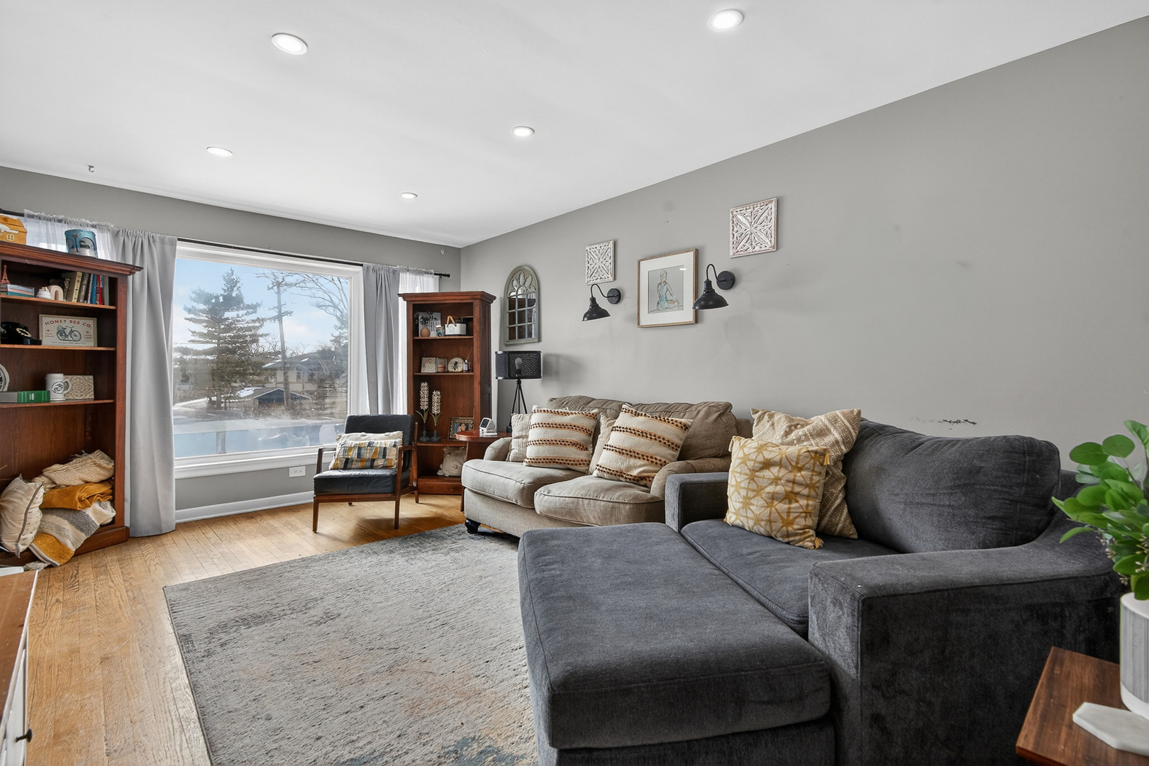 323 E Butterfield Road