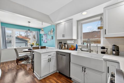 Tiny photo for 323 E Butterfield Road, Elmhurst, IL 60126 (MLS # 12551210)