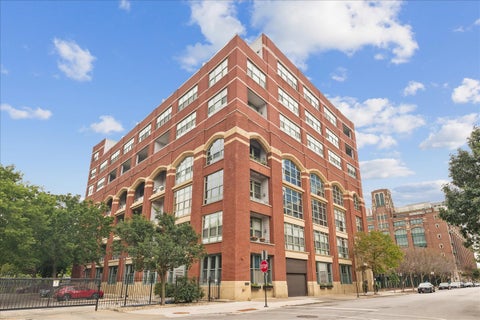 Photo of 2001 S Calumet Avenue #411, Chicago, IL 60616 (MLS # 12778011)