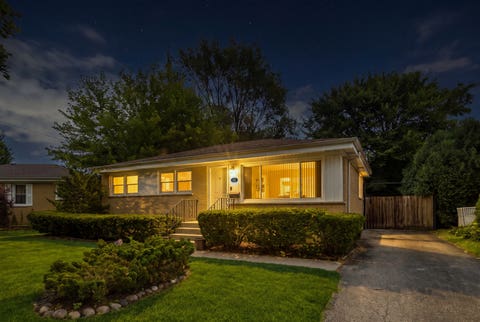 Tiny photo for 531 Cambridge Road, Des Plaines, IL 60016 (MLS # 12740341)