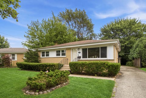 Tiny photo for 531 Cambridge Road, Des Plaines, IL 60016 (MLS # 12740341)