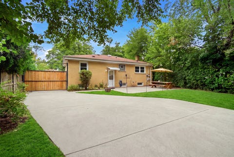 Tiny photo for 531 Cambridge Road, Des Plaines, IL 60016 (MLS # 12740341)