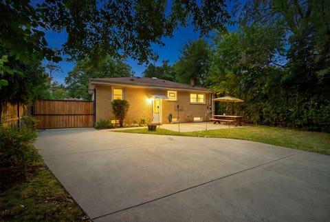 Tiny photo for 531 Cambridge Road, Des Plaines, IL 60016 (MLS # 12740341)