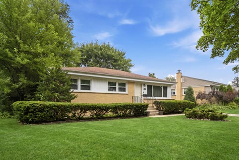 Tiny photo for 531 Cambridge Road, Des Plaines, IL 60016 (MLS # 12740341)