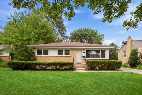 Tiny photo for 531 Cambridge Road, Des Plaines, IL 60016 (MLS # 12740341)