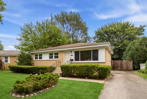 Photo of 531 Cambridge Road, Des Plaines, IL 60016 (MLS # 12740341)