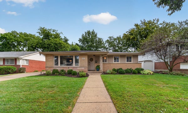 863 S CEDAR AVE, ELMHURST, IL 60126 - Image f8ac7e4973eab4f97f857cdbca60faaf/2654982524