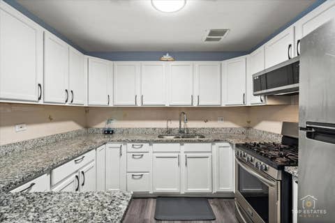 Tiny photo for 11B Kingery Quarter Drive #107, Willowbrook, IL 60527 (MLS # 12731728)