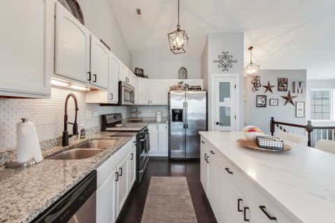 Tiny photo for 2325 Georgetown Circle, Aurora, IL 60503 (MLS # 12604366)