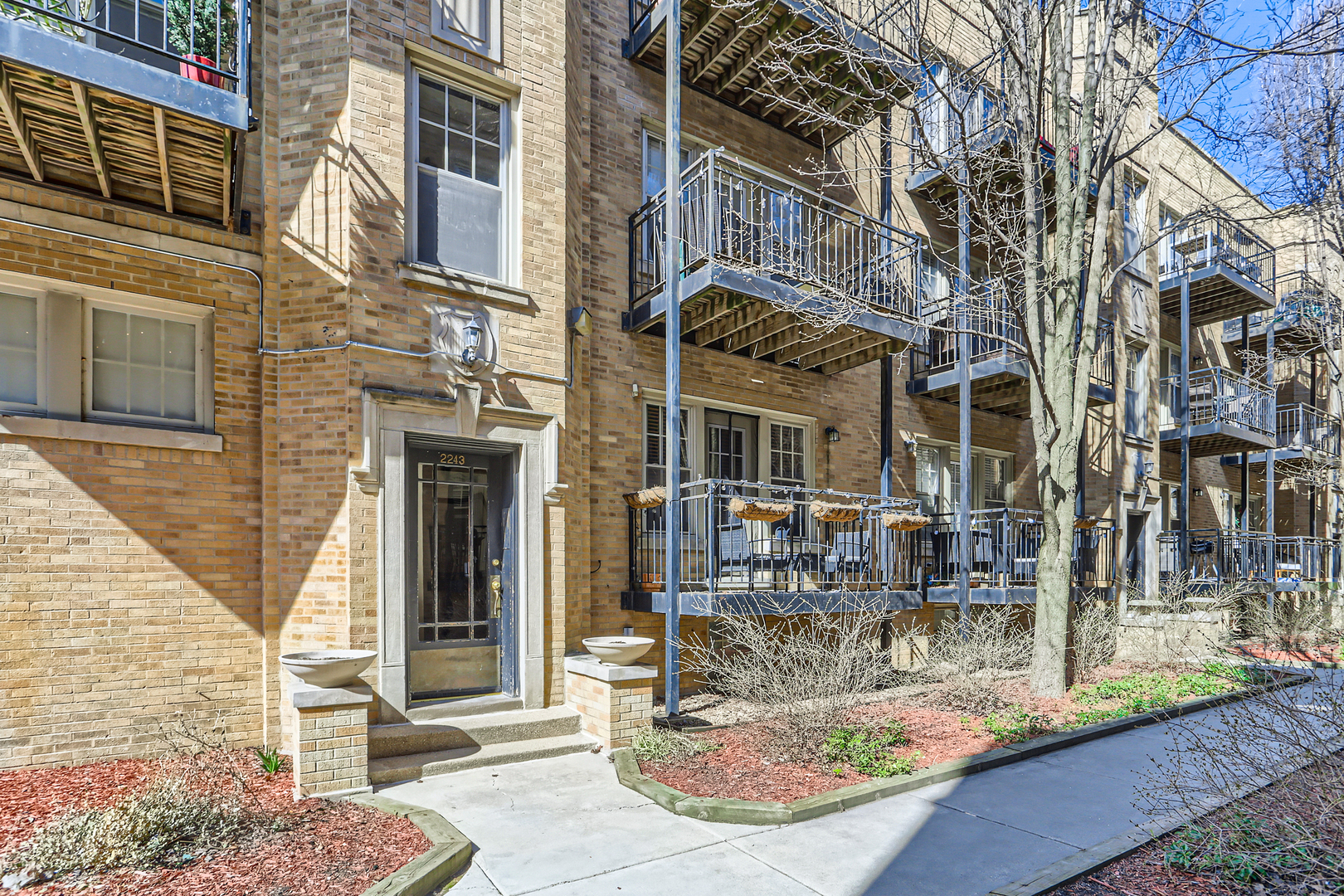 2243 N Lincoln Avenue 1B