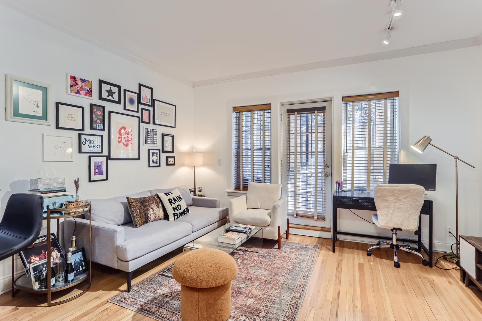 2243 N Lincoln Avenue 1B