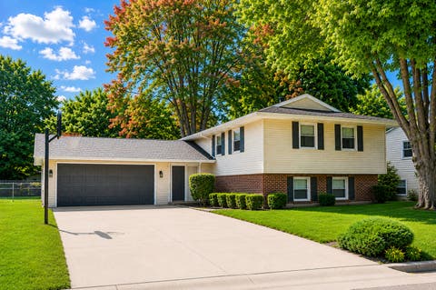 Photo of 2101 20th Avenue, Sterling, IL 61081 (MLS # 12696790)