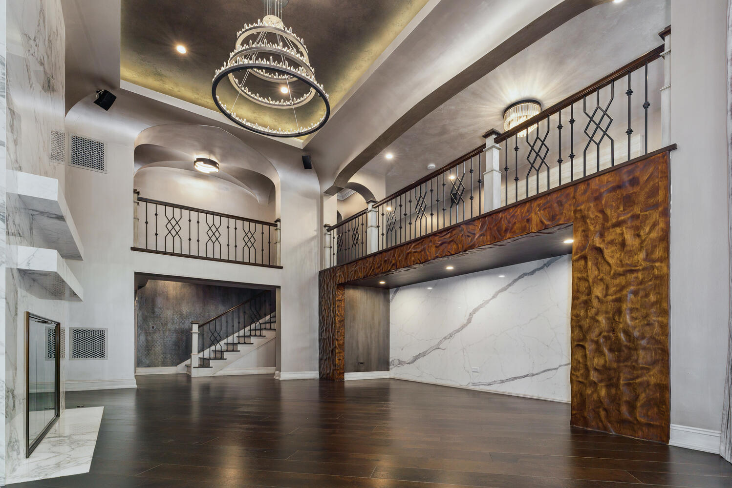 42 E ELM Street 1