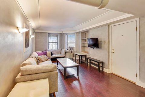 Tiny photo for 725 W Sheridan Road #10E, Chicago, IL 60613 (MLS # 12516752)