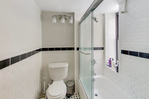 Tiny photo for 725 W Sheridan Road #10E, Chicago, IL 60613 (MLS # 12516752)