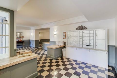 Tiny photo for 725 W Sheridan Road #10E, Chicago, IL 60613 (MLS # 12516752)