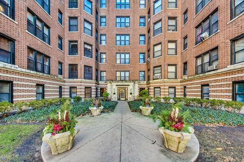Tiny photo for 725 W Sheridan Road #10E, Chicago, IL 60613 (MLS # 12516752)