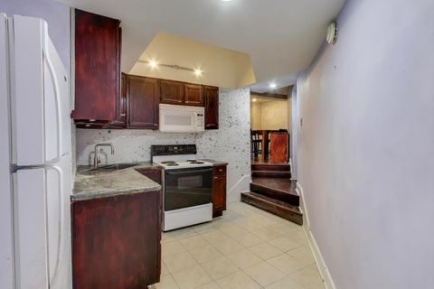 Tiny photo for 725 W Sheridan Road #10E, Chicago, IL 60613 (MLS # 12516752)