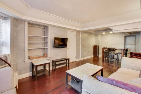 Tiny photo for 725 W Sheridan Road #10E, Chicago, IL 60613 (MLS # 12516752)
