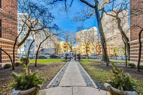 Tiny photo for 725 W Sheridan Road #10E, Chicago, IL 60613 (MLS # 12516752)