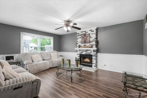 Tiny photo for 1314 Aspen Court, Elgin, IL 60120 (MLS # 12689557)