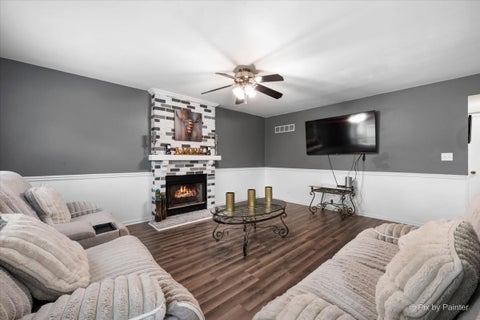 Tiny photo for 1314 Aspen Court, Elgin, IL 60120 (MLS # 12689557)