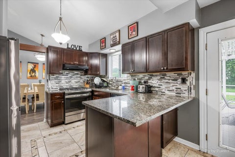 Tiny photo for 1314 Aspen Court, Elgin, IL 60120 (MLS # 12689557)