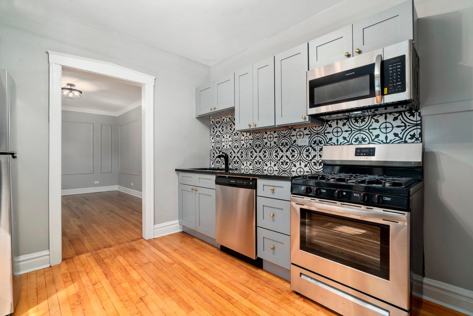 323 W Calendar Avenue 3G