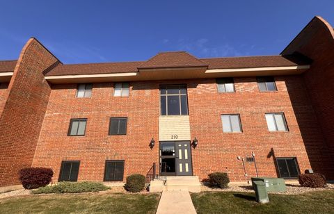 Photo of 210 E Fountainview Lane #1A, Lombard, IL 60148 (MLS # 12511464)