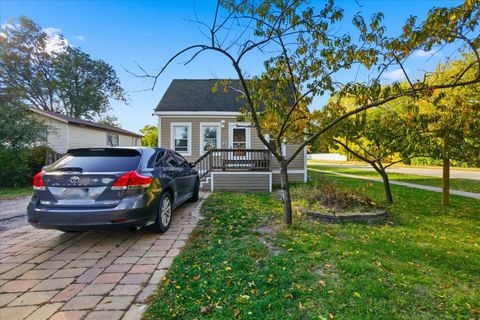 Photo of 454 N Cedar Avenue, Wood Dale, IL 60191 (MLS # 12506544) Photo of 454 N Cedar Avenue, Wood Dale, IL 60191 (MLS # 12506544)