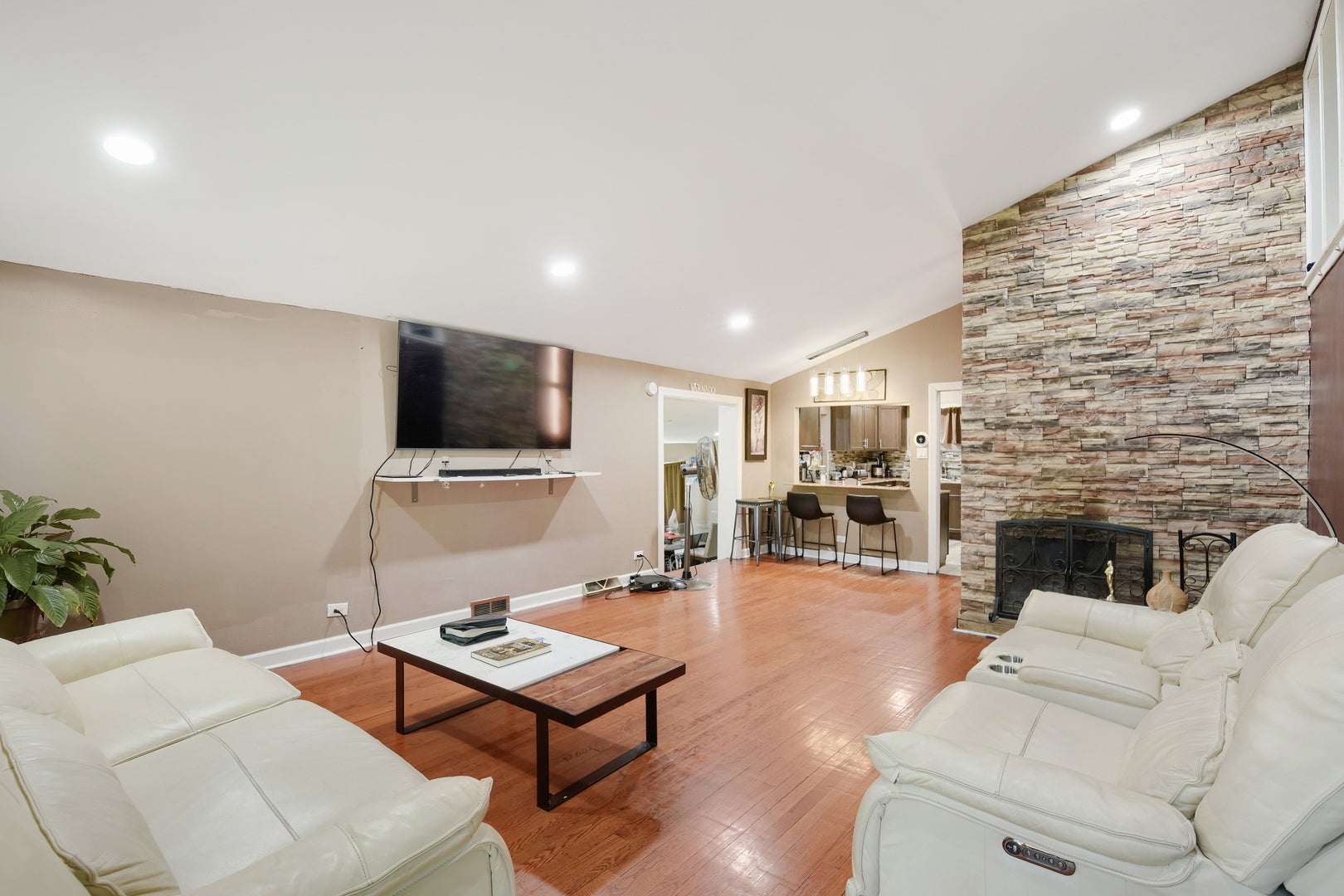 15318 Hastings Drive