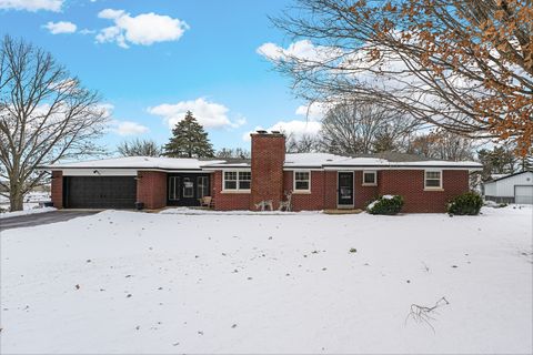 Photo of 11 Lillian Lane, Yorkville, IL 60560 (MLS # 12531744)