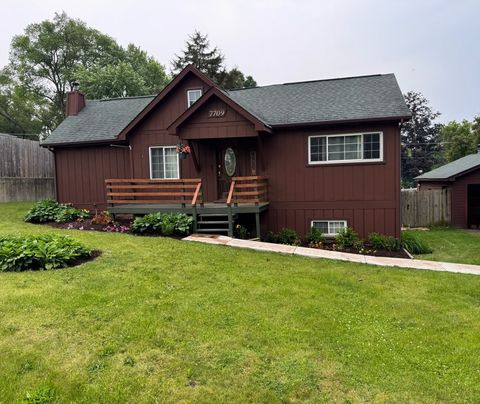 Photo of 7709 E Sunset Drive, Wonder Lake, IL 60097 (MLS # 12559332)