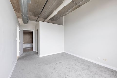 Tiny photo for 811 W 15th Place #806, Chicago, IL 60608 (MLS # 12518232)