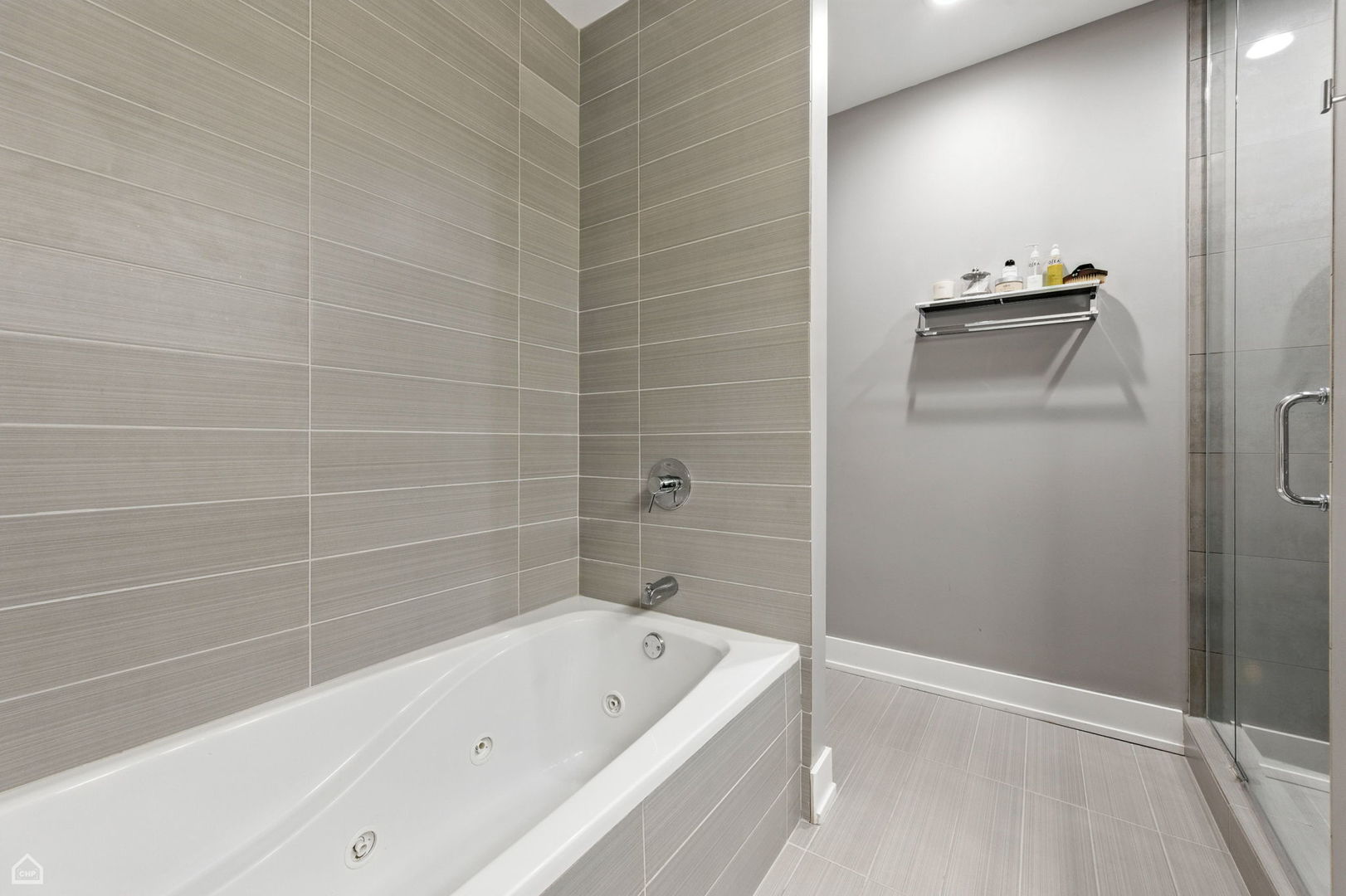 Chicago, Illinois 60607, United States, 3 Bedrooms Bedrooms, ,2 BathroomsBathrooms,Residential,Active,228919