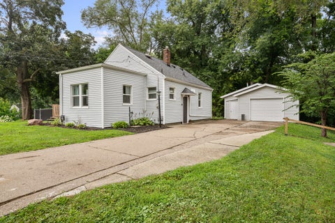 Photo of 2548 Hawley Street, Bettendorf, IA 52722 (MLS # 12727588)